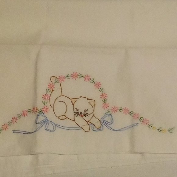 Vintage Hand-Crafted Embroidered Kitty Cat Pillowcases - Picture 2 of 3